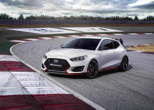 현대자동차가 26일 N브랜드의 감성을 살린 커스터마이징 튜닝 상품 'N 퍼포먼스 파츠'를 출시했다. 사진은 차량 이미지.    현대차 제공